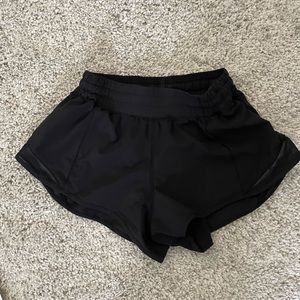 Lululemon Hotty Hot shorts 2.5”